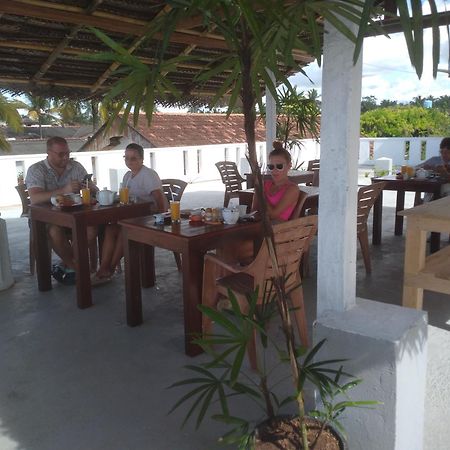 Copacabana Beach Hotel Hikkaduwa Buitenkant foto